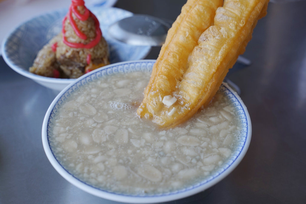 【新竹在地老店早餐推薦】新竹50年老店 油條配花生湯最對味 新竹有夠爛花生湯 【新竹在地老店早餐推薦】新竹50年老店 油條配花生湯最對味 新竹有夠爛花生湯