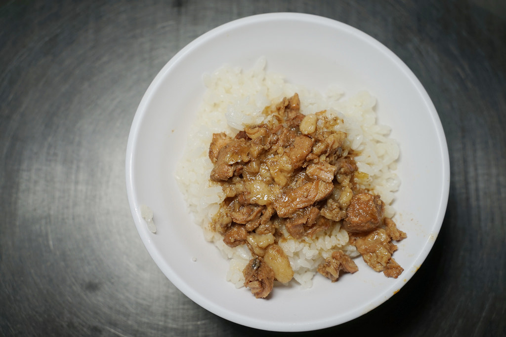 【嘉義文化路夜市美食推薦】宵夜場小吃好選擇 美味雞肉飯/香腸/豬皮 阿信美食