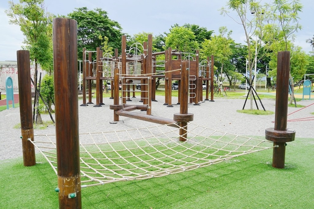 【屏東潮州親子景點推薦】全國首座自製木造遊具 屏中區第一座旗艦版遊戲場 潮好玩幸福村 【屏東潮州親子景點推薦】全國首座自製木造遊具 屏中區第一座旗艦版遊戲場 潮好玩幸福村