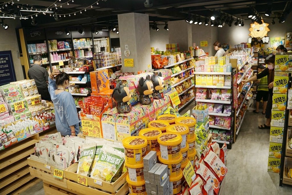 【台中零食專賣店】不用出國也能買到日韓零食 人氣團購進口零食通通有 獅賣特進口零食專賣outlet青海店 【台中零食專賣店】不用出國也能買到日韓零食 人氣團購進口零食通通有 獅賣特進口零食專賣outlet青海店