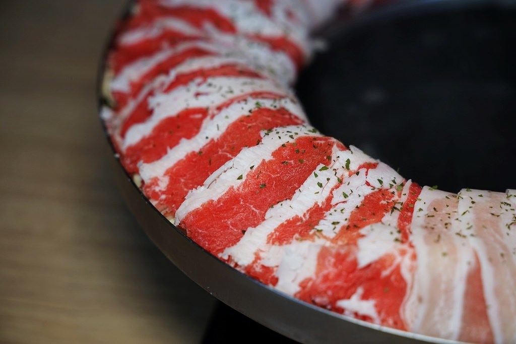 【金門金城火鍋推薦】獨特博多肉肉圈鍋 湯頭鮮甜美酒蛤蜊鍋 小旬湯樂農鑄鐵鍋金門店
