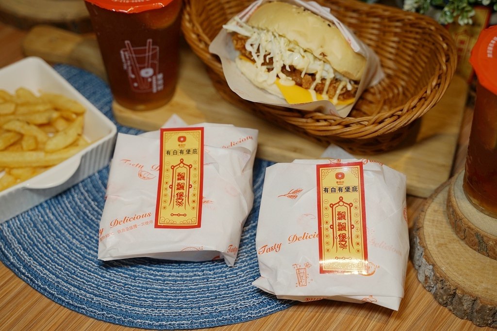【台中西屯早午餐推薦】中元節飄飄堡限量上市 超酷白色三牲漢堡 蕃茄村西屯烈美概念店 【台中西屯早午餐推薦】中元節飄飄堡限量上市 超酷白色三牲漢堡 蕃茄村西屯烈美概念店