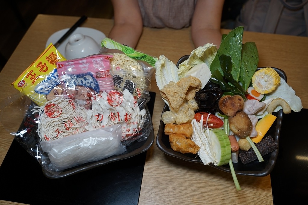 【台北東區火鍋宵夜餐廳推薦】火鍋第一品牌樂多多集團 肉粉FUN暑假感恩回饋 肉多多火鍋大安大安店 【台北東區火鍋宵夜餐廳推薦】火鍋第一品牌樂多多集團 肉粉FUN暑假感恩回饋 肉多多火鍋大安大安店