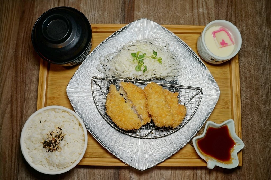 【中央大學美食推薦】內用白飯/味噌湯/高麗菜絲無限量供應 高CP值日式豬排專賣 阿米玲食堂 【中央大學美食推薦】內用白飯/味噌湯/高麗菜絲無限量供應 高CP值日式豬排專賣 阿米玲食堂