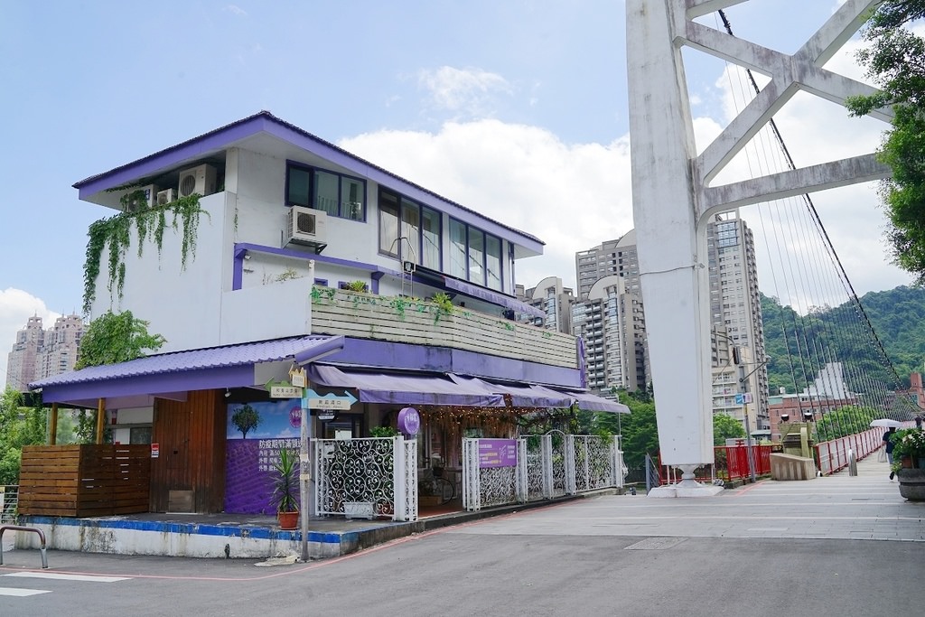 【新店碧潭美食推薦】碧潭吊橋旁下午茶好選擇 浪漫攝影棚加價儘情拍 幸福紫咖啡 【新店碧潭美食推薦】碧潭吊橋旁下午茶好選擇 浪漫攝影棚加價儘情拍 幸福紫咖啡