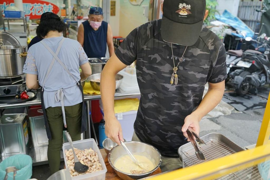 【台中忠孝夜市人氣小吃推薦】真材實料吃得到整顆菱角 美味大甲芋頭芋角酥 菱角俠菱角酥台中忠孝店 【台中忠孝夜市人氣小吃推薦】真材實料吃得到整顆菱角 美味大甲芋頭芋角酥 菱角俠菱角酥台中忠孝店