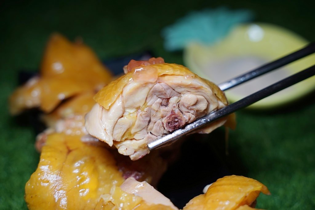 【桃園雞肉攤推薦】滿滿肉凍甘蔗雞/鹹水雞/文昌雞 清脆可口雞汁筍絲 南門市場達哥雞肉 【桃園雞肉攤推薦】滿滿肉凍甘蔗雞/鹹水雞/文昌雞 清脆可口雞汁筍絲 南門市場達哥雞肉