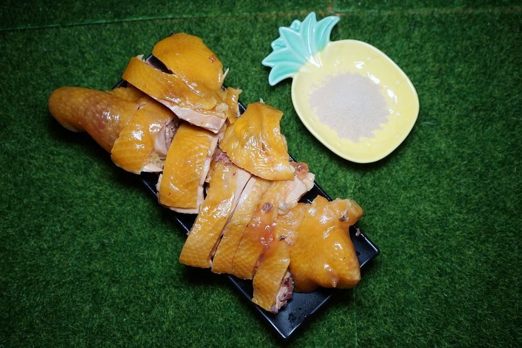 【桃園雞肉攤推薦】滿滿肉凍甘蔗雞/鹹水雞/文昌雞 清脆可口雞汁筍絲 南門市場達哥雞肉 【桃園雞肉攤推薦】滿滿肉凍甘蔗雞/鹹水雞/文昌雞 清脆可口雞汁筍絲 南門市場達哥雞肉