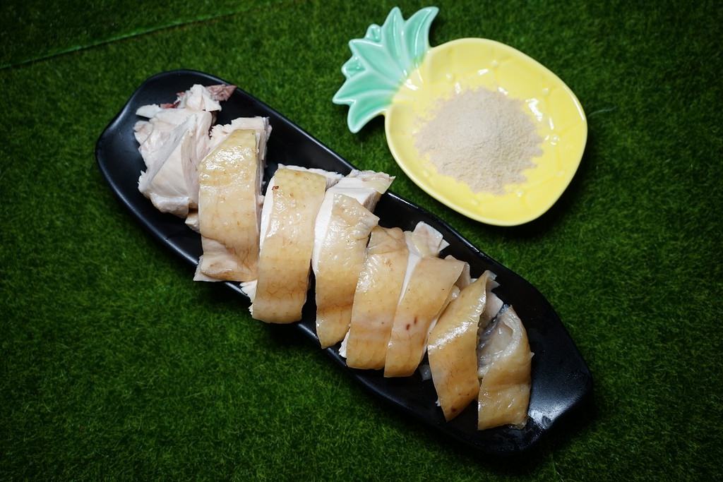 【桃園雞肉攤推薦】滿滿肉凍甘蔗雞/鹹水雞/文昌雞 清脆可口雞汁筍絲 南門市場達哥雞肉 【桃園雞肉攤推薦】滿滿肉凍甘蔗雞/鹹水雞/文昌雞 清脆可口雞汁筍絲 南門市場達哥雞肉
