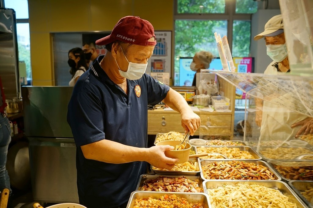 【台北成功市場美食推薦】真材實料海鮮米線 現炒現煮人氣餐盒 滷味灶咖 【台北成功市場美食推薦】真材實料海鮮米線 現炒現煮人氣餐盒 滷味灶咖