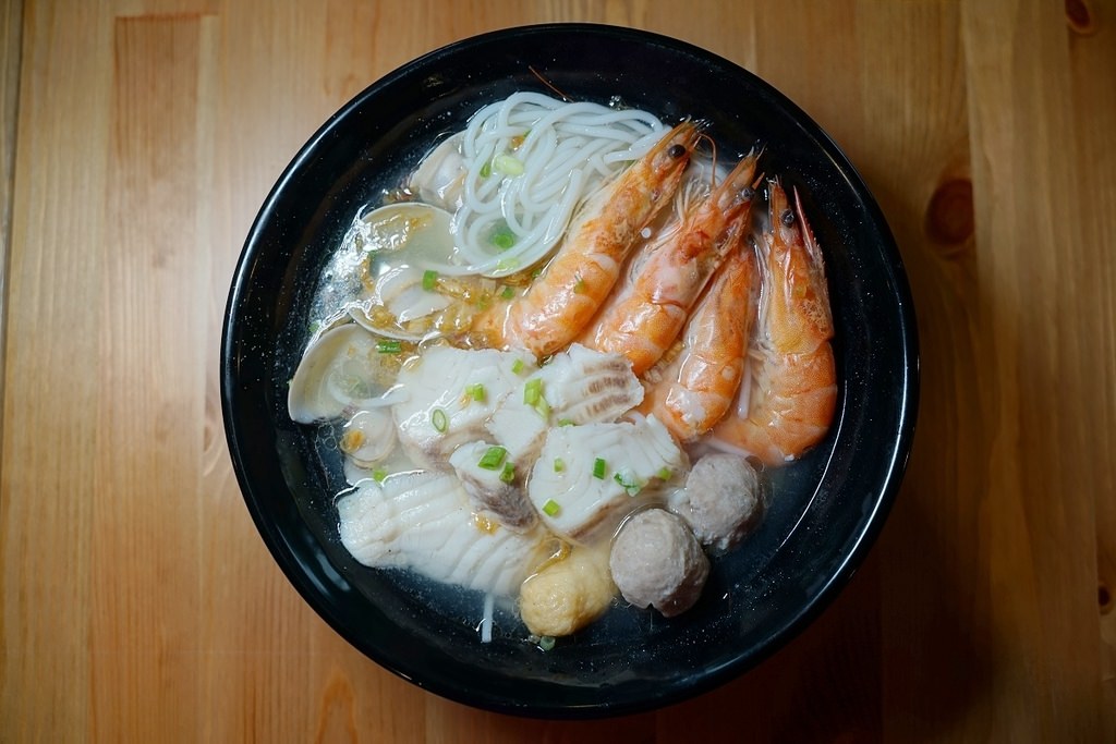 【台北成功市場美食推薦】真材實料海鮮米線 現炒現煮人氣餐盒 滷味灶咖 【台北成功市場美食推薦】真材實料海鮮米線 現炒現煮人氣餐盒 滷味灶咖