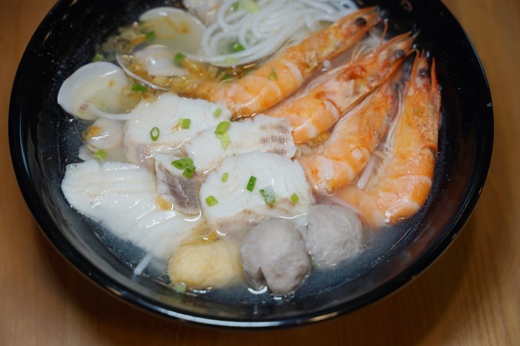 【台北成功市場美食推薦】真材實料海鮮米線 現炒現煮人氣餐盒 滷味灶咖 【台北成功市場美食推薦】真材實料海鮮米線 現炒現煮人氣餐盒 滷味灶咖