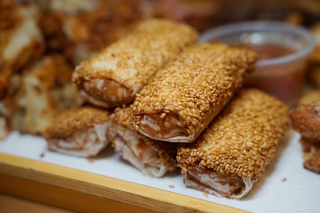 【台北成功市場炸物推薦】比臉大牛蒡天婦羅 酥脆可口易牙居海鮮卷 雞籠天婦羅 【台北成功市場炸物推薦】比臉大牛蒡天婦羅 酥脆可口易牙居海鮮卷 雞籠天婦羅