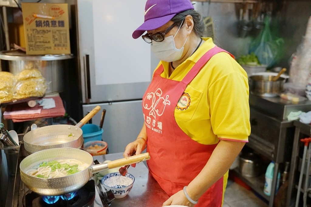 【台北成功市場麵店推薦】現點現煮一極棒海鮮麵 超美味濃郁湯頭 銘記美食 【台北成功市場麵店推薦】現點現煮一極棒海鮮麵 超美味濃郁湯頭 銘記美食