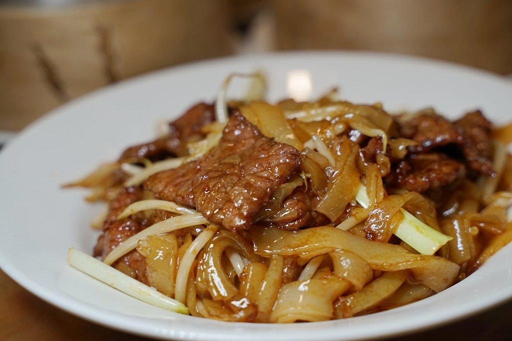 【台北成功市場異國料理推薦】真正香港主廚掌杓 美味必點乾炒牛肉河粉/港式瑤柱蘿蔔糕 何記港式私房菜 【台北成功市場異國料理推薦】真正香港主廚掌杓 美味必點乾炒牛肉河粉/港式瑤柱蘿蔔糕 何記港式私房菜