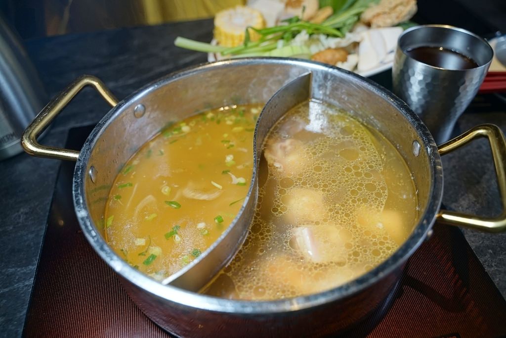 【中壢SOGO火鍋推薦】台菜經典火鍋湯頭 豐富蔬食自助吧吃到飽 尬鍋台式潮鍋桃園中壢元化店 【中壢SOGO火鍋推薦】台菜經典火鍋湯頭 豐富蔬食自助吧吃到飽 尬鍋台式潮鍋桃園中壢元化店