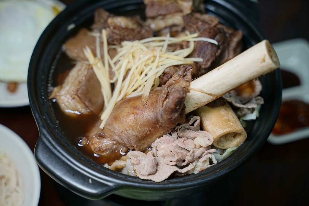 【新莊小吃推薦】純中藥熬製羊肉湯 內用可免費續湯 元味當歸 【新莊小吃推薦】純中藥熬製羊肉湯 內用可免費續湯 元味當歸