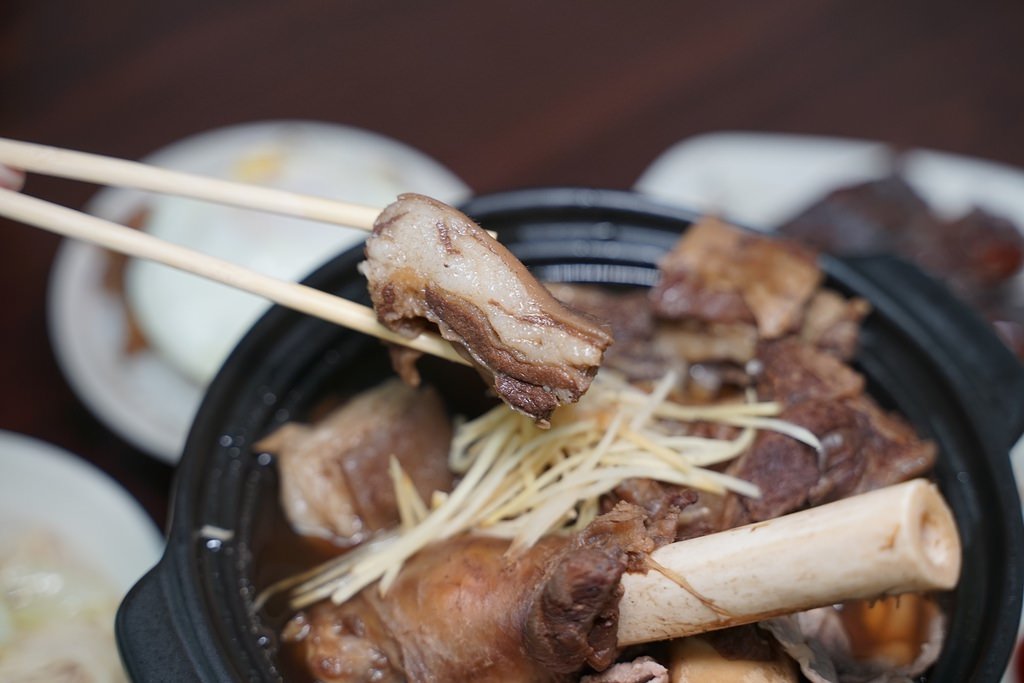 【新莊小吃推薦】純中藥熬製羊肉湯 內用可免費續湯 元味當歸 【新莊小吃推薦】純中藥熬製羊肉湯 內用可免費續湯 元味當歸