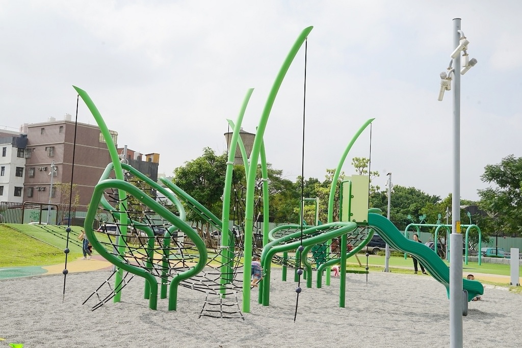 【桃園八德兒童公園推薦】全台唯一大葉蔓藤攀爬架 傑克與魔豆主題公園 八德區傑克冒險公園