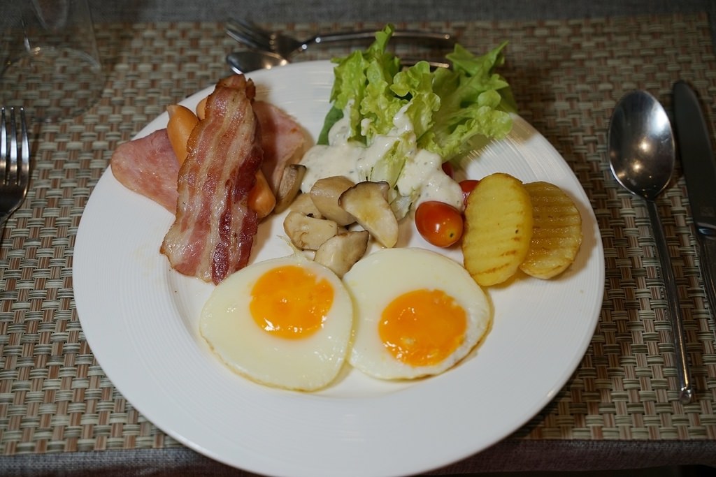 【泰國清邁住宿飯店推薦】湄南河旁室外網美泳池 豐富早餐自助吧 Maraya Hotel & Resort 【泰國清邁住宿飯店推薦】湄南河旁室外網美泳池 豐富早餐自助吧 Maraya Hotel & Resort