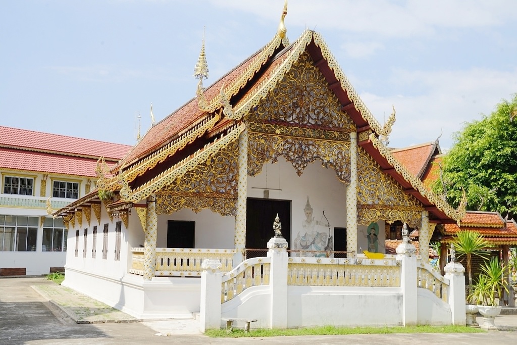 【泰國清邁佛寺推薦】高僧龍婆拉金身 全柚木宮殿般佛寺 泰國清邁巴東寺【Wat Pa Tueng】 【泰國清邁佛寺推薦】高僧龍婆拉金身 全柚木宮殿般佛寺 泰國清邁巴東寺【Wat Pa Tueng】