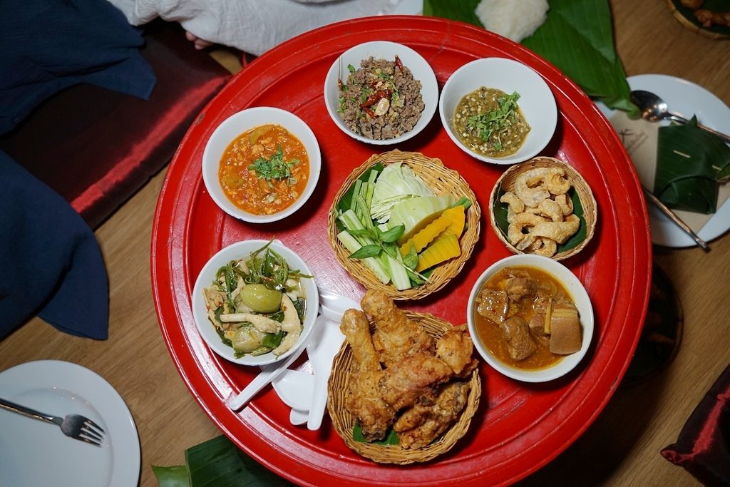 【泰國清邁必吃美食餐廳】Lanna蘭納帝王餐吃到飽 清邁傳統歌舞表演 老清邁文化中心【Euang Kam Sai Northern Thai Restaurant】 【泰國清邁必吃美食餐廳】Lanna蘭納帝王餐吃到飽 清邁傳統歌舞表演 老清邁文化中心【Euang Kam Sai Northern Thai Restaurant】