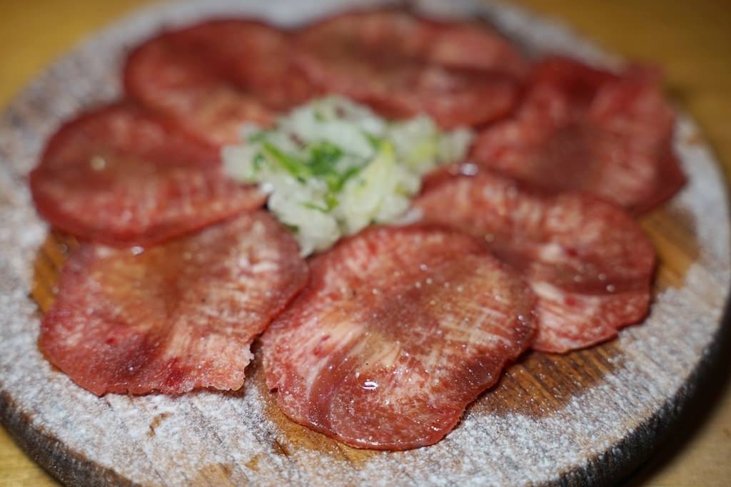 【新店小碧潭美食推薦】新開幕老屋網美餐廳好選擇 精緻碳火燒肉宵夜首選 米炭火燒肉小酒館新店小碧潭店