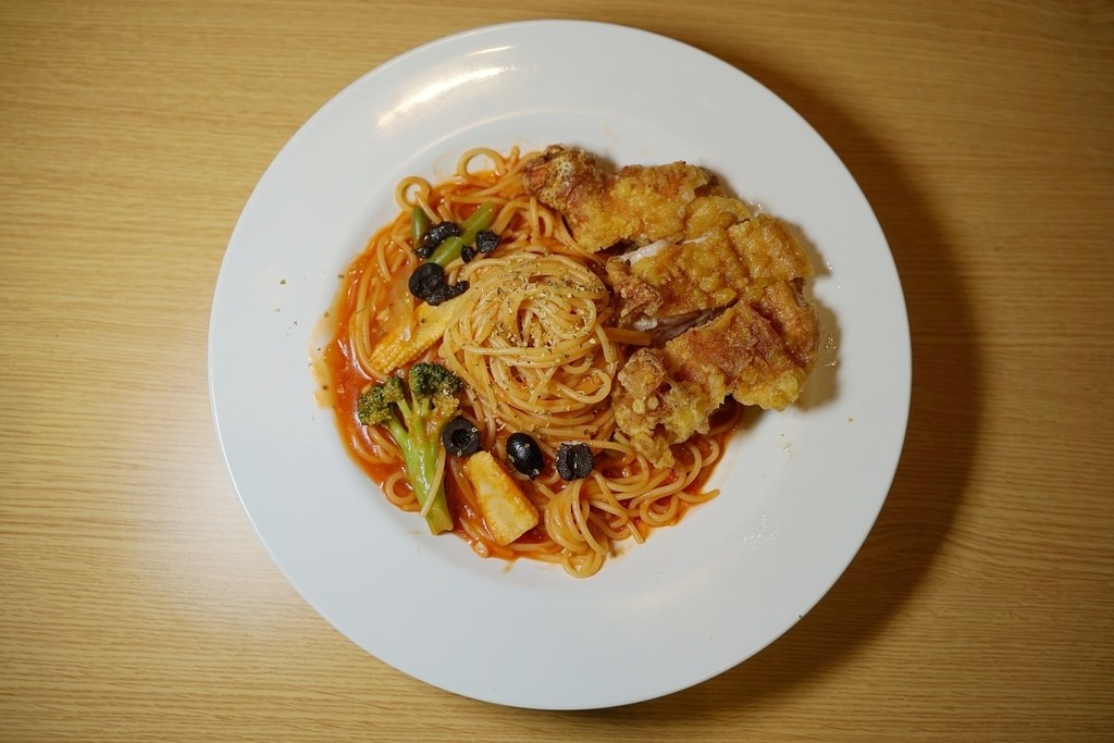 【台中大里大買家美食推薦】台中大里必吃義式餐廳 美味必點羅勒炸大魷魚麵/番茄大雞腿麵 現食煮藝大里大買家店 【台中大里大買家美食推薦】台中大里必吃義式餐廳 美味必點羅勒炸大魷魚麵/番茄大雞腿麵 現食煮藝大里大買家店