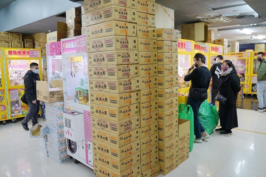 【台北夾娃娃機店推薦】全台北最好夾 零食/飲料/餅乾/生活用品通通夾好夾滿 優品娃娃親子遊樂園台北店