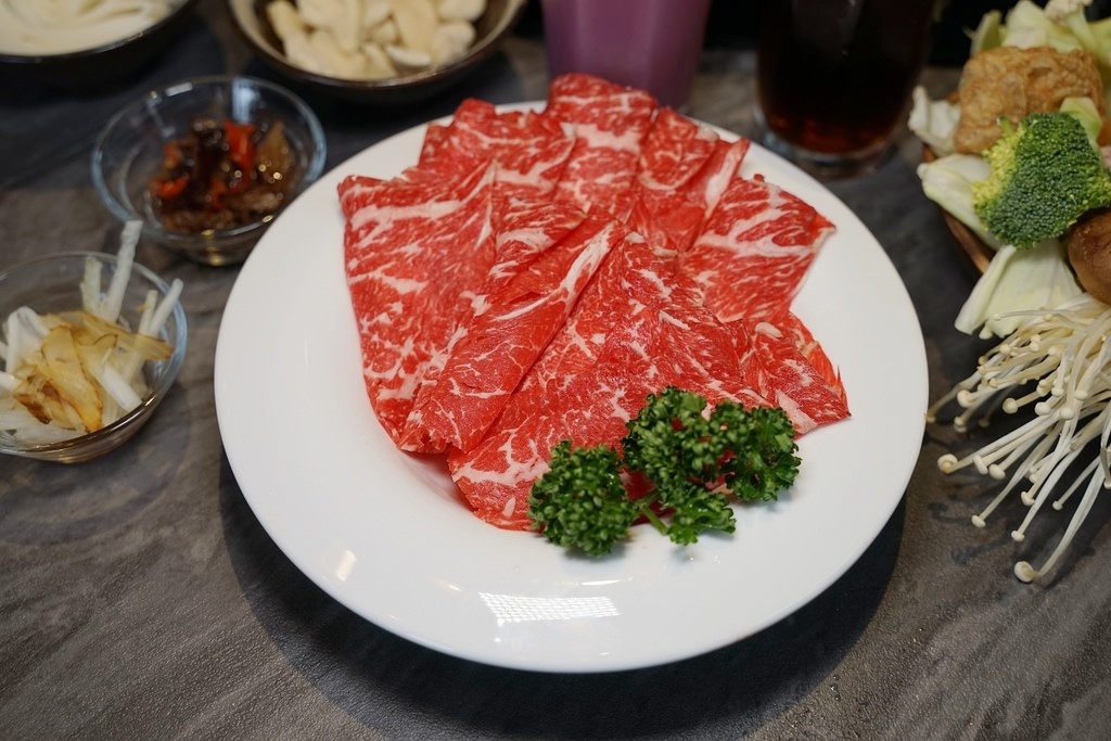 【青埔火鍋推薦】天天鮮魚蛤蜊提煉湯頭 青埔平價海鮮拼盤 食鍋性也海鮮鍋物