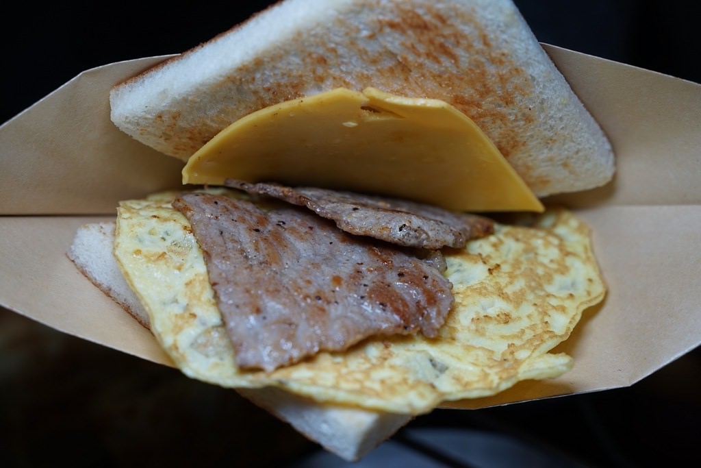 【中央大學早午餐推薦】酥脆鬆軟起司蔬菜蛋餅 甜甜蜜蜜酥炸地瓜圓餐 大嗑Brunch中央大學蔬菜蛋餅專賣店 【中央大學早午餐推薦】酥脆鬆軟起司蔬菜蛋餅 甜甜蜜蜜酥炸地瓜圓餐 大嗑Brunch中央大學蔬菜蛋餅專賣店