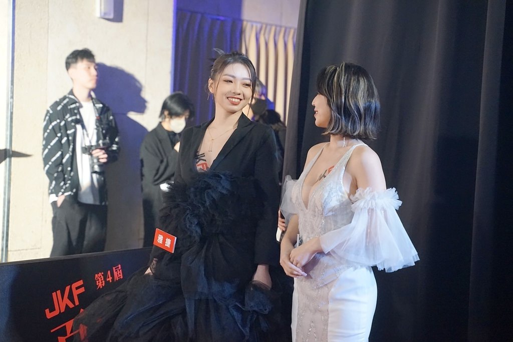 第四屆JKF百大女郎頒獎典禮全紀錄 孫生「性感小野馬」餵食吃包秀 王思佳亮麗踩場星光大道 第四屆JKF百大女郎頒獎典禮全紀錄 孫生「性感小野馬」餵食吃包秀 王思佳亮麗踩場星光大道
