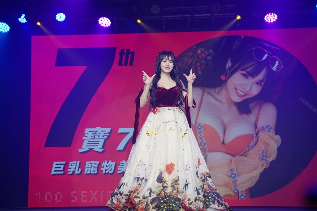 第四屆JKF百大女郎頒獎典禮全紀錄 孫生「性感小野馬」餵食吃包秀 王思佳亮麗踩場星光大道 第四屆JKF百大女郎頒獎典禮全紀錄 孫生「性感小野馬」餵食吃包秀 王思佳亮麗踩場星光大道