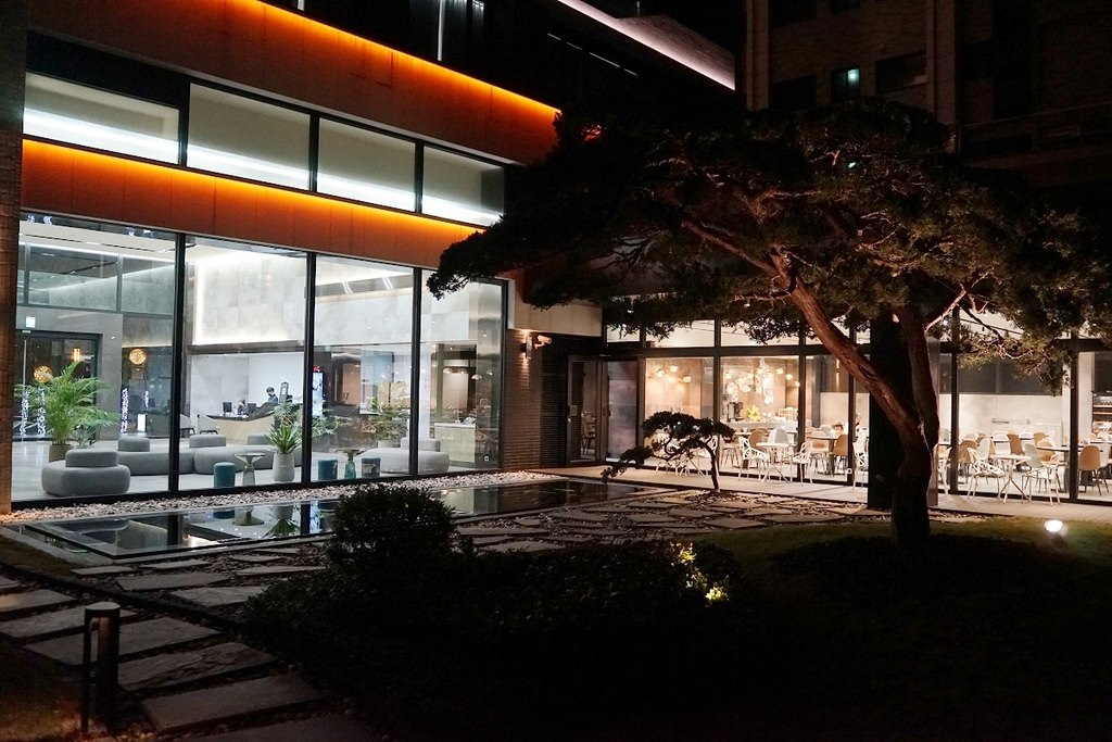 【桃園青埔飯店推薦】機場過境最美商務旅店 絕美落地窗泡湯美景 青埔商旅 CP HOTEL 【桃園青埔飯店推薦】機場過境最美商務旅店 絕美落地窗泡湯美景 青埔商旅 CP HOTEL