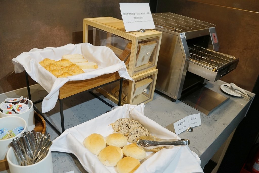 【桃園青埔飯店推薦】機場過境最美商務旅店 絕美落地窗泡湯美景 青埔商旅 CP HOTEL 【桃園青埔飯店推薦】機場過境最美商務旅店 絕美落地窗泡湯美景 青埔商旅 CP HOTEL