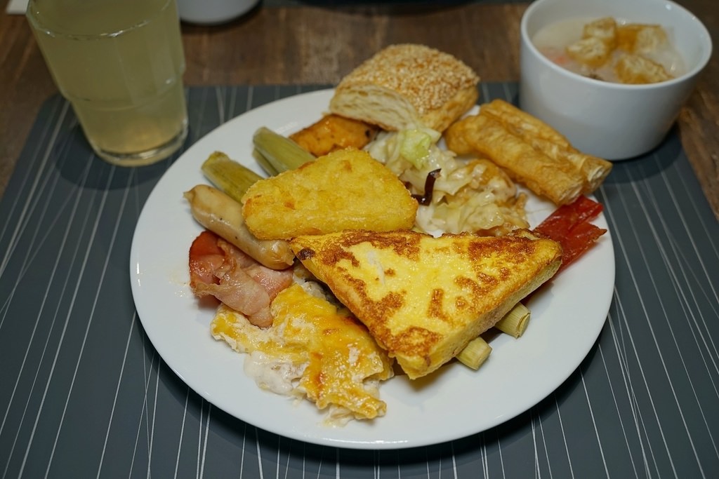 【桃園青埔飯店推薦】機場過境最美商務旅店 絕美落地窗泡湯美景 青埔商旅 CP HOTEL 【桃園青埔飯店推薦】機場過境最美商務旅店 絕美落地窗泡湯美景 青埔商旅 CP HOTEL