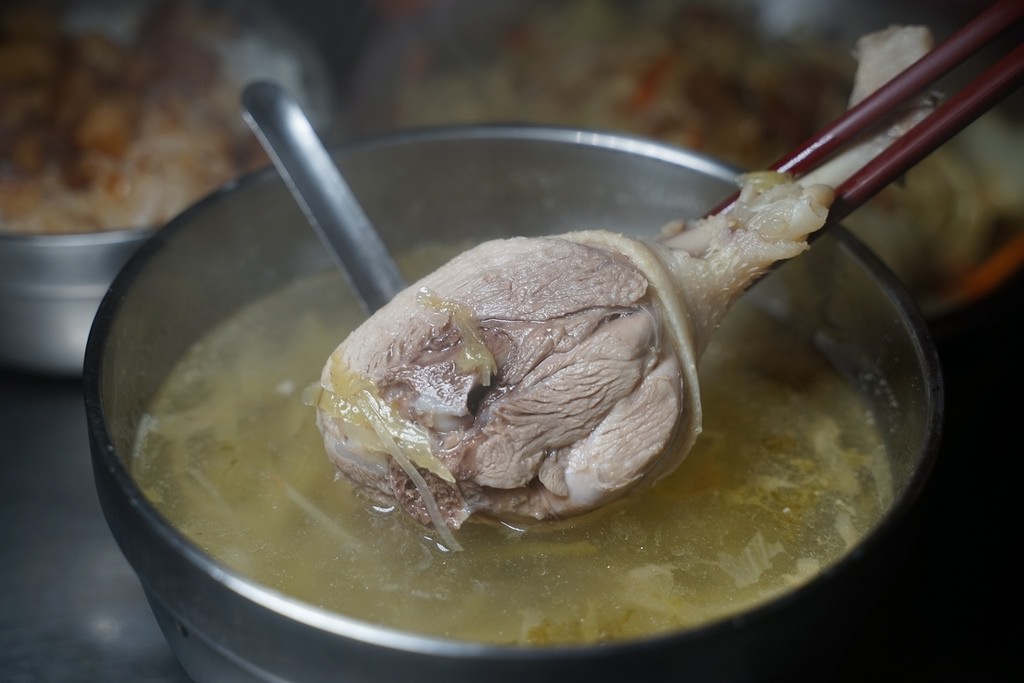 【梧州街觀光夜市美食推薦】傳統小吃多選擇 美味必點好吃鹹菜鴨/手切滷肉飯 梧州街夜市鹹菜鴨 【梧州街觀光夜市美食推薦】傳統小吃多選擇 美味必點好吃鹹菜鴨/手切滷肉飯 梧州街夜市鹹菜鴨