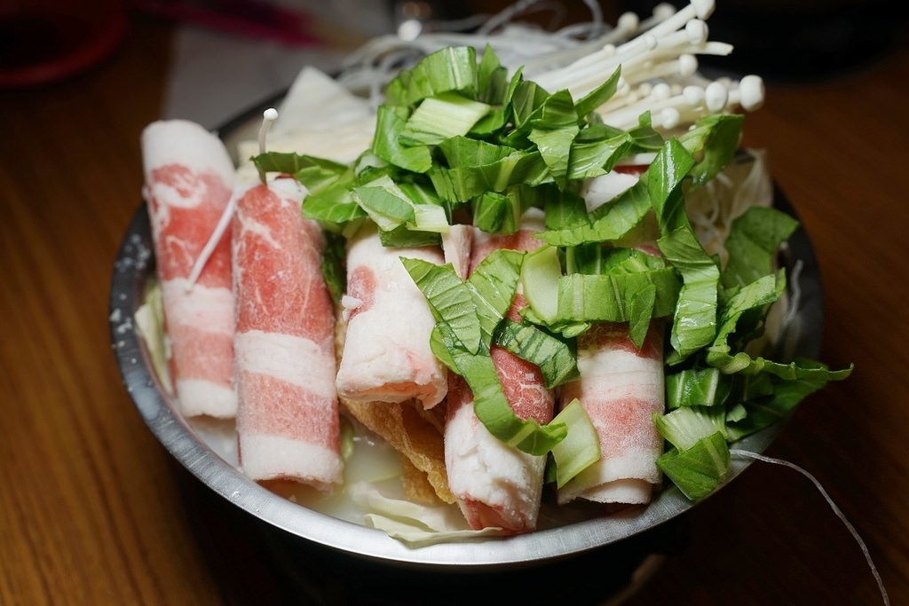 【桃園青埔小火鍋推薦】豐富自助吧吃到飽 滷肉飯/涼麵/冷飲/冰淇淋無限量供應 8鍋青埔店 【桃園青埔小火鍋推薦】豐富自助吧吃到飽 滷肉飯/涼麵/冷飲/冰淇淋無限量供應 8鍋青埔店