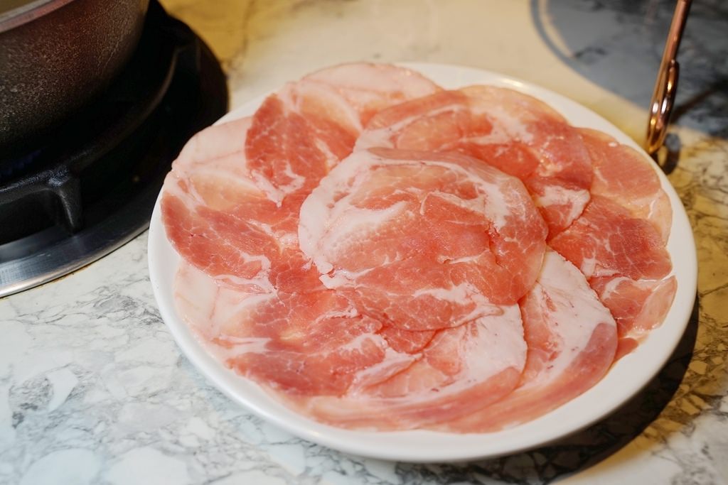 【台中霧峰火鍋餐廳推薦】自助蔬食無限量供應吃到飽 美味必點雙人經典牛豚雙塔套餐 築崎相撲鍋物霧峰殿