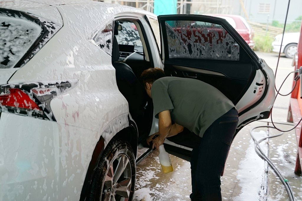 【竹北洗車打蠟推薦】豪華手工洗車+頂級棕櫚蠟 新竹第一間JOWUA特斯拉實體配件專賣店 洗來登竹北汽車美容中心 【竹北洗車打蠟推薦】豪華手工洗車+頂級棕櫚蠟 新竹第一間JOWUA特斯拉實體配件專賣店 洗來登竹北汽車美容中心