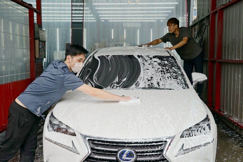 【竹北洗車打蠟推薦】豪華手工洗車+頂級棕櫚蠟 新竹第一間JOWUA特斯拉實體配件專賣店 洗來登竹北汽車美容中心 【竹北洗車打蠟推薦】豪華手工洗車+頂級棕櫚蠟 新竹第一間JOWUA特斯拉實體配件專賣店 洗來登竹北汽車美容中心