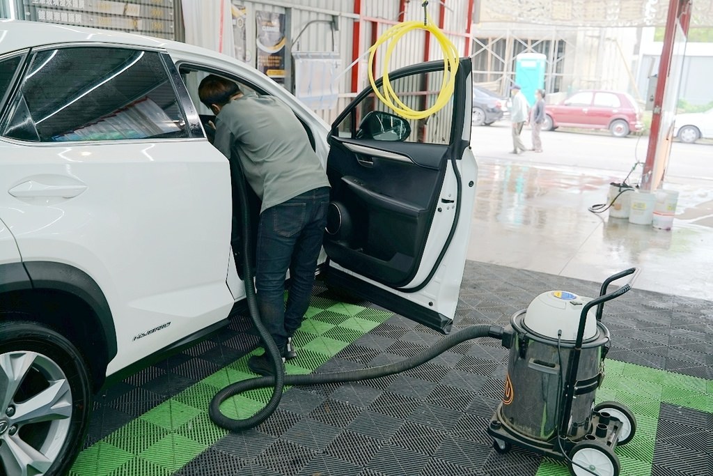 【竹北洗車打蠟推薦】豪華手工洗車+頂級棕櫚蠟 新竹第一間JOWUA特斯拉實體配件專賣店 洗來登竹北汽車美容中心 【竹北洗車打蠟推薦】豪華手工洗車+頂級棕櫚蠟 新竹第一間JOWUA特斯拉實體配件專賣店 洗來登竹北汽車美容中心