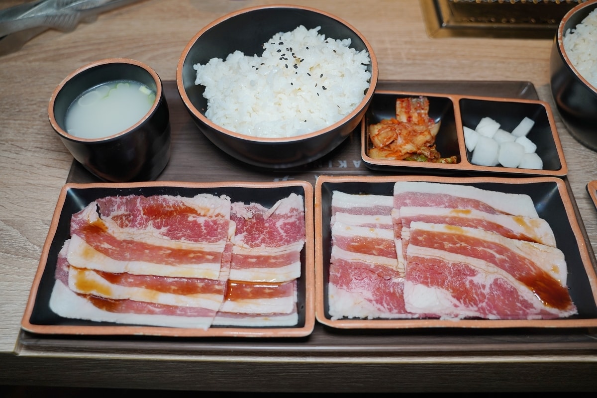 【內壢家樂福美食推薦】內壢個人燒肉好選擇 軌道送餐+獨享空間+現場候位 肉執事桃園內壢店