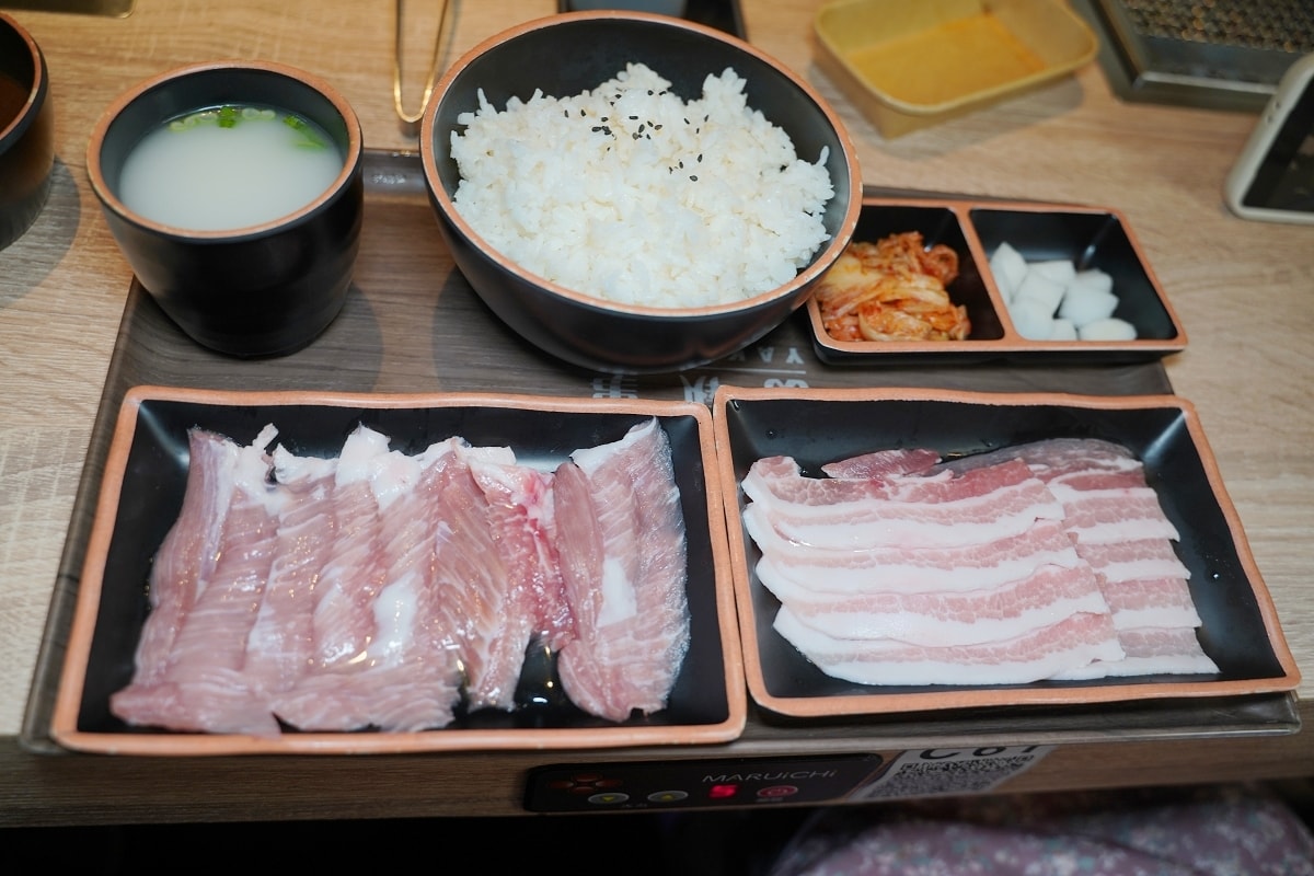 【內壢家樂福美食推薦】內壢個人燒肉好選擇 軌道送餐+獨享空間+現場候位 肉執事桃園內壢店