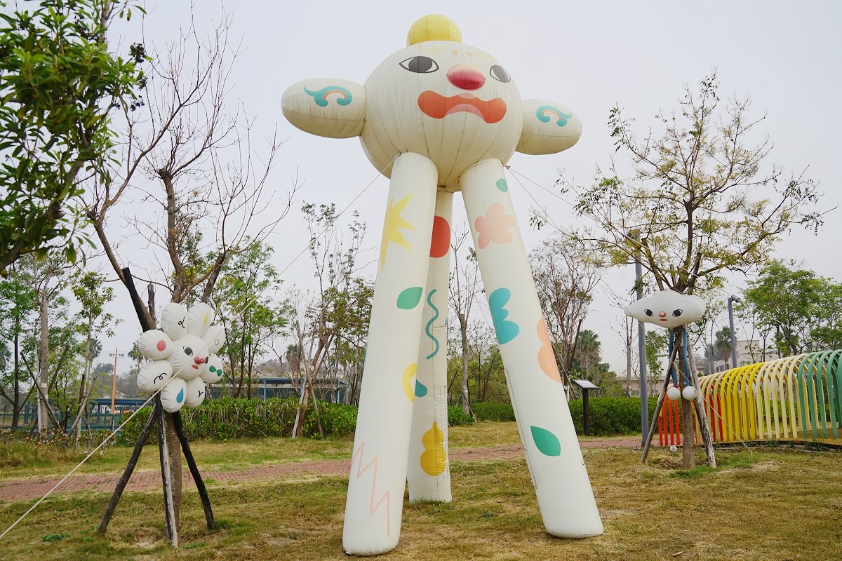 【金門親子公園推薦】金門體育場游泳池旁地景式遊具 超好玩彩虹隧道/磨石子溜滑梯 金門城鎮之心兒童遊戲場