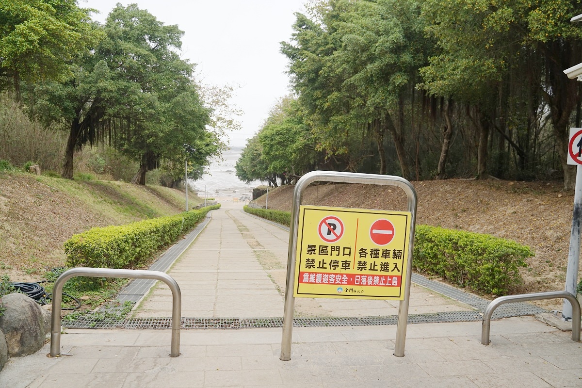 【金門必去景點推薦】金門版摩西分海 每日限定牡蠣人裝置藝術 建功嶼