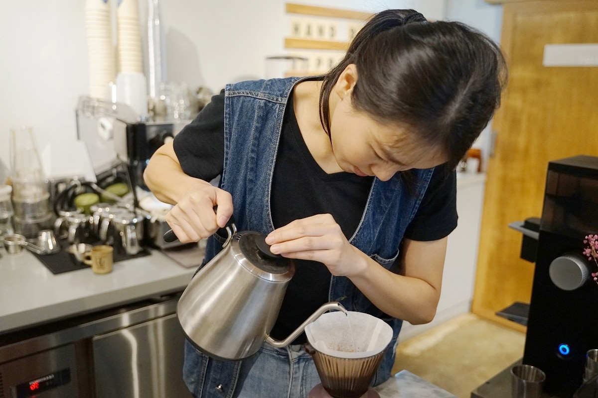 【台北雙連咖啡館推薦】TSCA金杯獎手工組TOP6 美味可口手標泰奶巴斯克 BEAN BARN 豆荒良倉