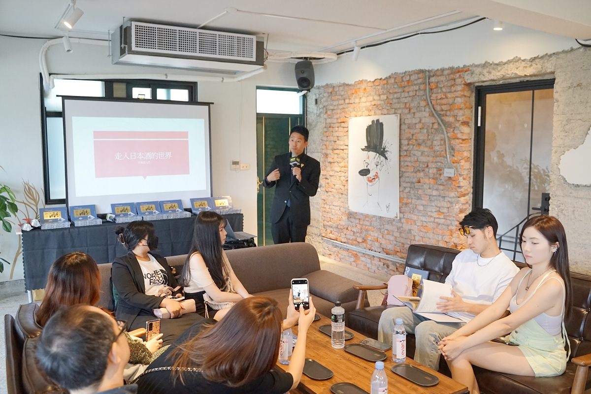 【酒食酒分:50款銘柄清酒玩味台北15家餐酒館】跟著世界唎酒師冠軍張鴻亮Johnny品嚐日本酒的美味 - 第12張圖 【酒食酒分:50款銘柄清酒玩味台北15家餐酒館】跟著世界唎酒師冠軍張鴻亮Johnny品嚐日本酒的美味