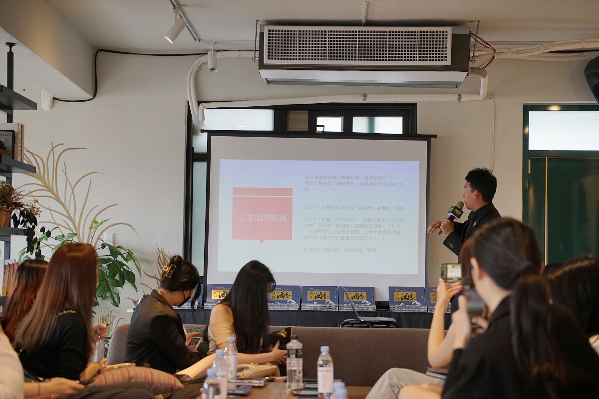 【酒食酒分:50款銘柄清酒玩味台北15家餐酒館】跟著世界唎酒師冠軍張鴻亮Johnny品嚐日本酒的美味 - 第14張圖 【酒食酒分:50款銘柄清酒玩味台北15家餐酒館】跟著世界唎酒師冠軍張鴻亮Johnny品嚐日本酒的美味