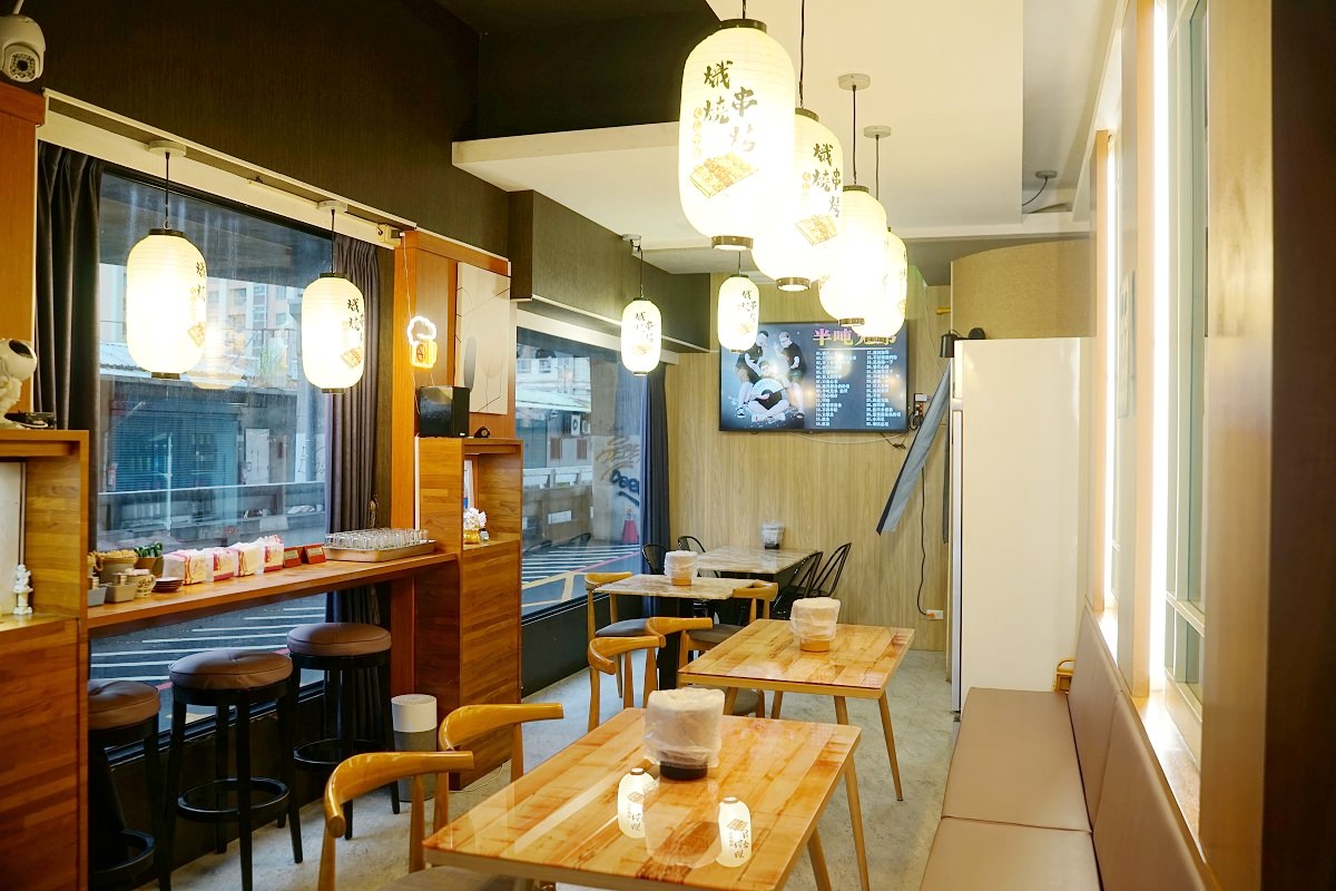 【桃園市區宵夜推薦】桃園火車站深夜食堂 秘製醬汁聚餐好去處 熾燒串烤大同店 - 第2張圖 【桃園市區宵夜推薦】桃園火車站深夜食堂 秘製醬汁聚餐好去處 熾燒串烤大同店